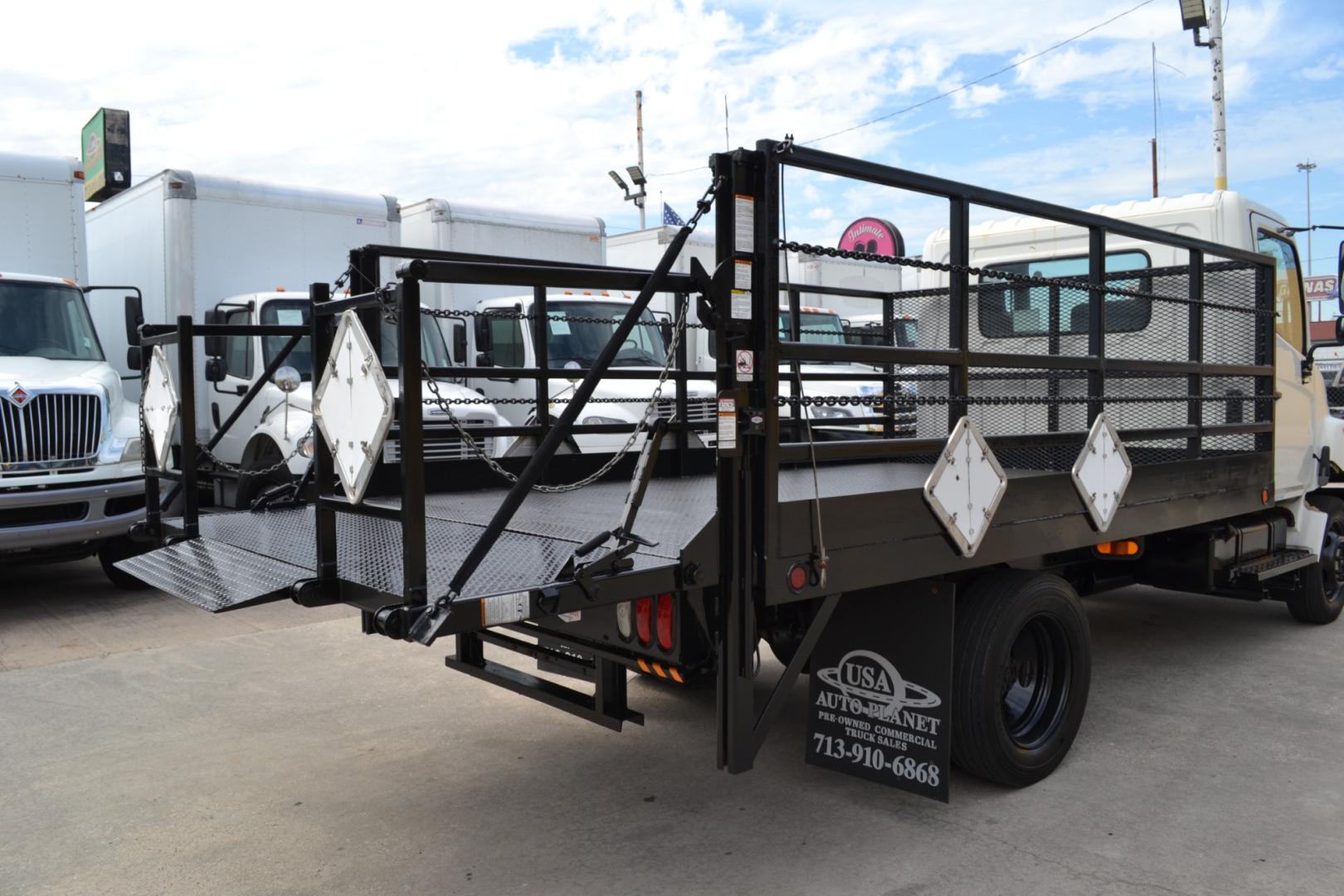 2007 WHITE /BLACK HINO 165 with an J05D-TA 5.1L 175HP engine, ALLISON 6SPD AUTOMATIC transmission, located at 9172 North Fwy, Houston, TX, 77037, (713) 910-6868, 29.887470, -95.411903 - Photo#8